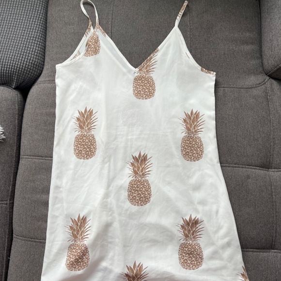 Multiple dresses - Picture 5 of 12